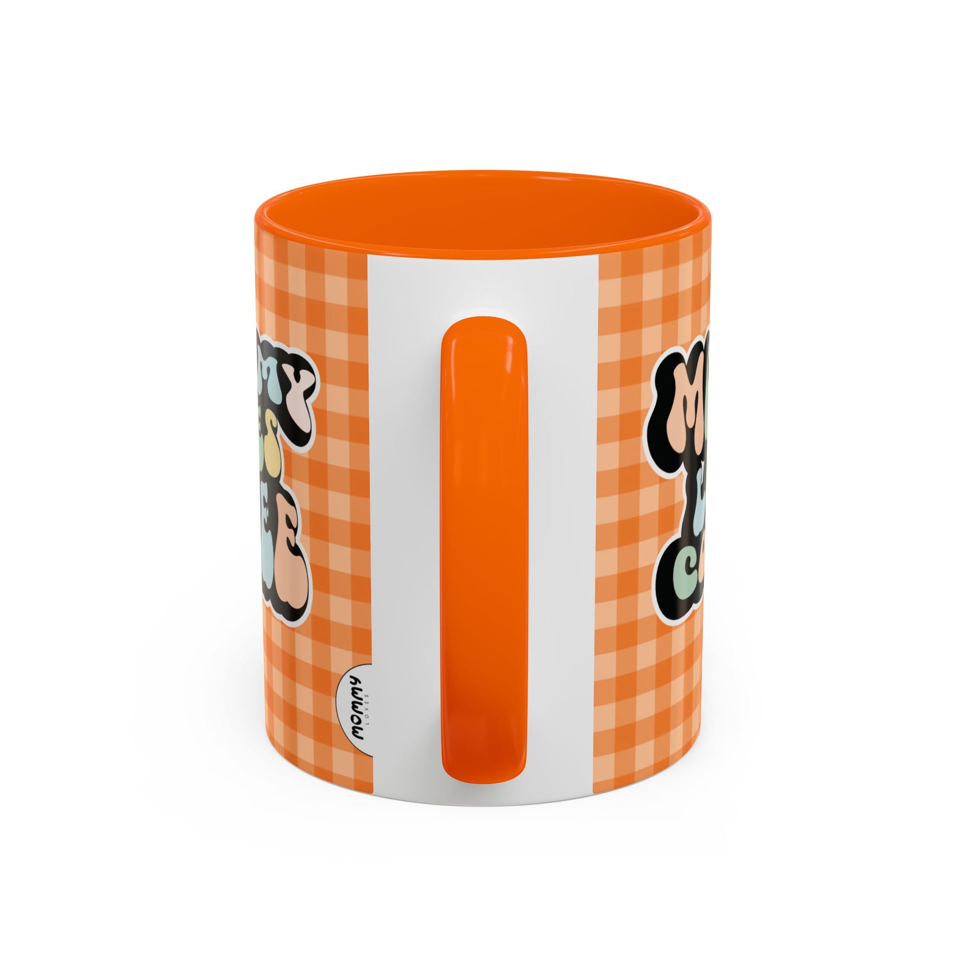 Perfect gift for mom. A decorative, 11oz ceramic mug. It’s wrapped in a orange-white checkered background. In a happy and colorful 70s retro-style font it says Mommy Loves Coffee, on both sides.