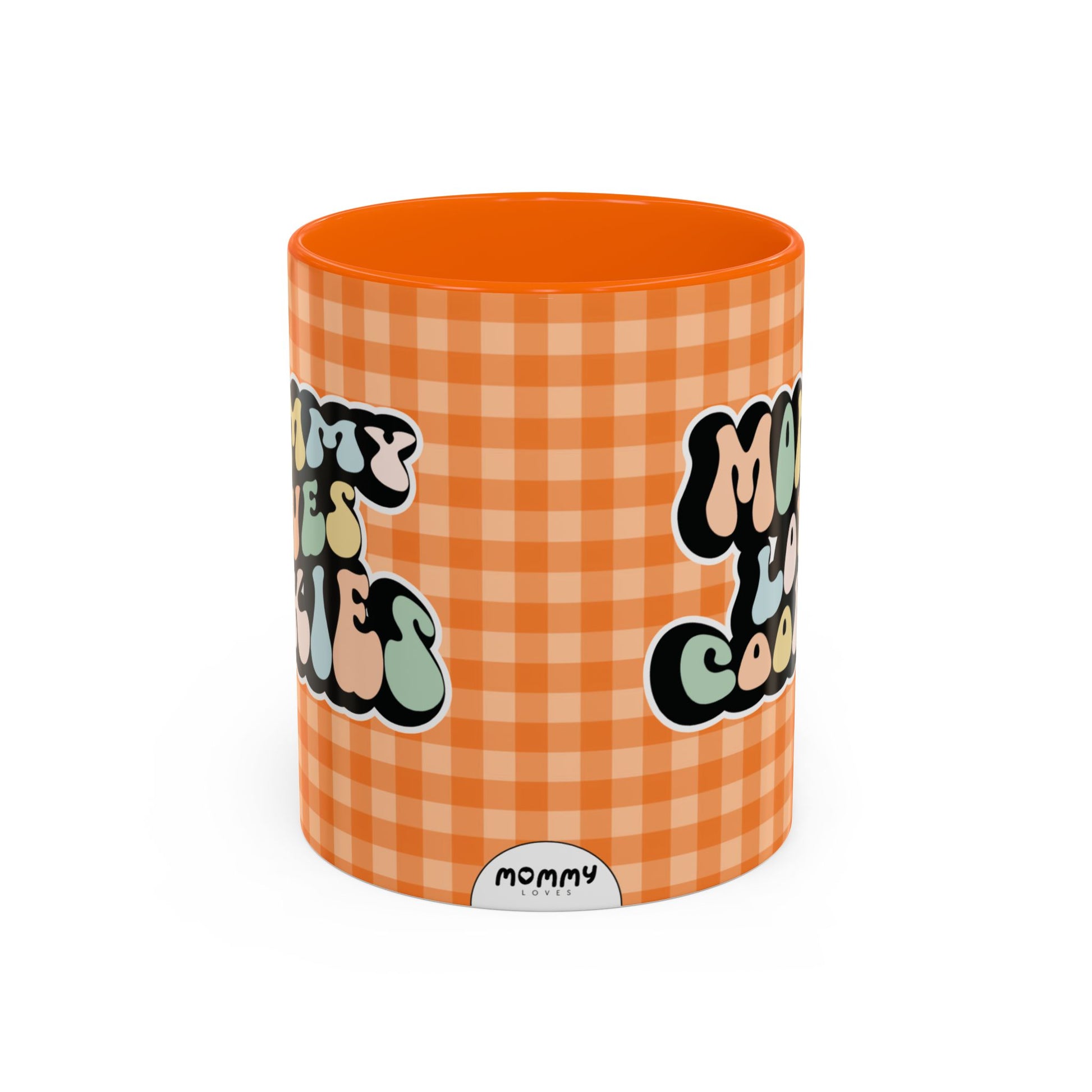 Perfect gift for mom. A decorative, 11oz ceramic mug. It’s wrapped in a orange-white checkered background. In a happy and colorful 70s retro-style font it says Mommy Loves Cookies, on both sides.
