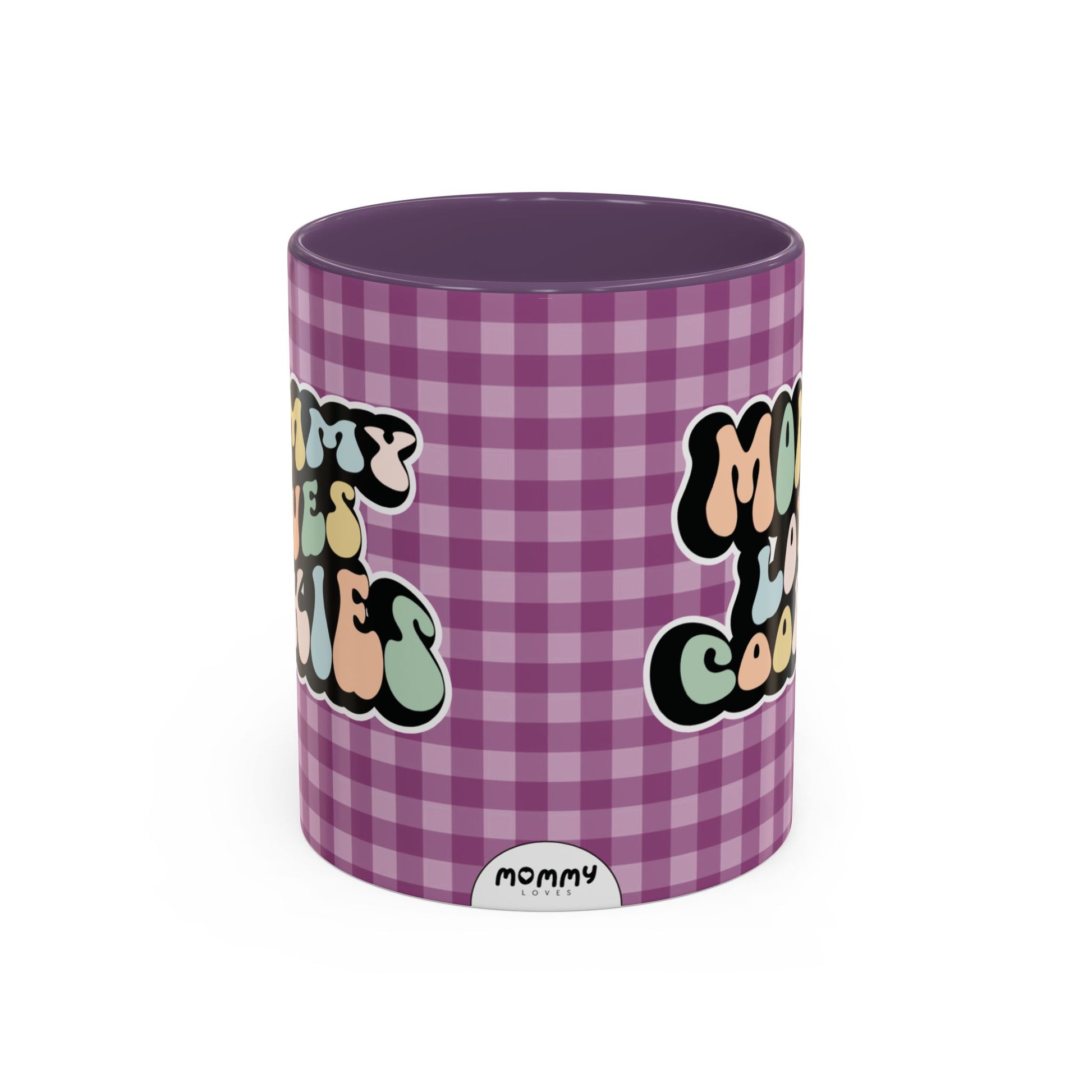 Perfect gift for mom. A decorative, 11oz ceramic mug. It’s wrapped in a purple-white checkered background. In a happy and colorful 70s retro-style font it says Mommy Loves Cookies, on both sides.