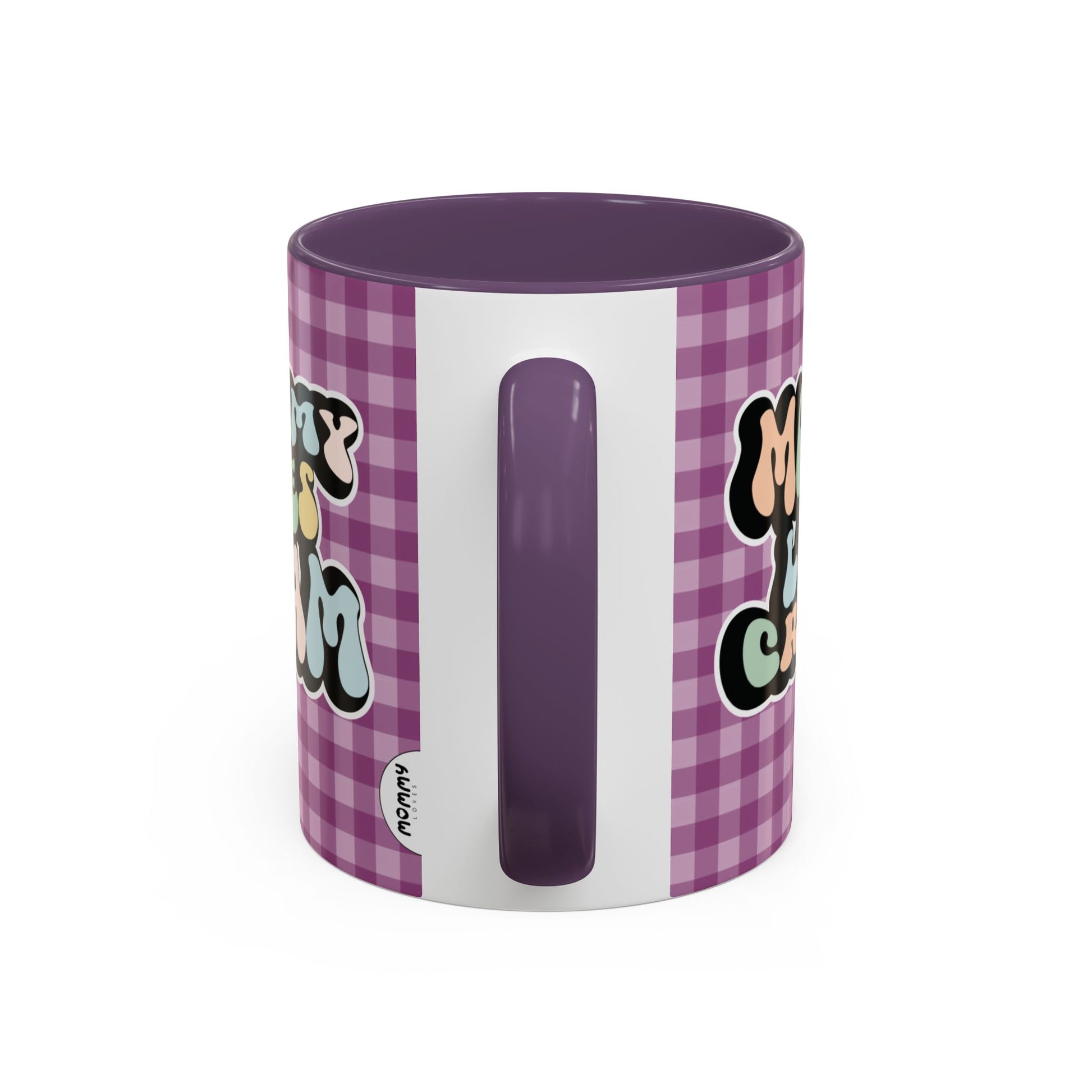 Perfect gift for mom. A decorative, 11oz ceramic mug. It’s wrapped in a purple-white checkered background. In a happy and colorful 70s retro-style font it says Mommy Loves Cream, on both sides.