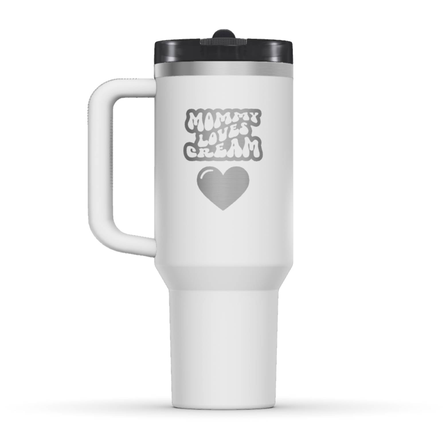 The back side of the newest Stanley 40oz Tumbler. The perfect gift for mom. The Color of the cup is Chalk, a fresh shade of white. It’s engraved with a typically 70s retro-style font, saying Mommy Loves Cream. Under that text there is a nice big heart in the same retro style.
