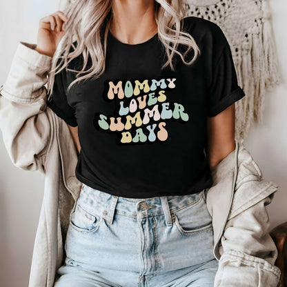 Graphic tee for women. The color of the shirt is black. In a colorful, typically 70s retro-style font it says Mommy Loves Summer Days.