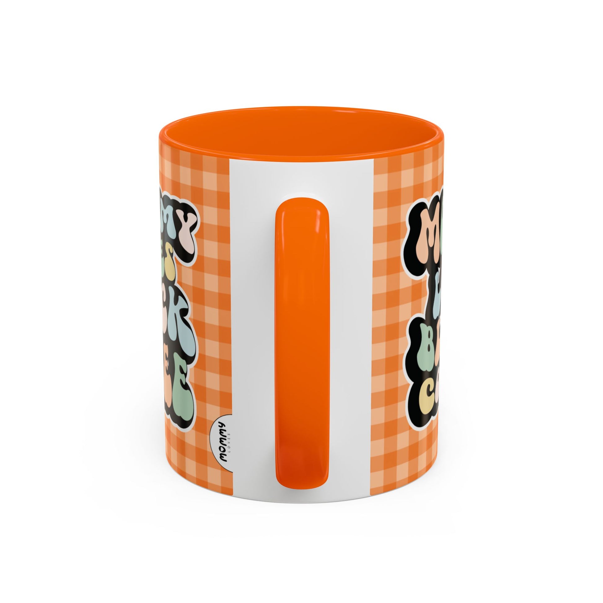Perfect gift for mom. A decorative, 11oz ceramic mug. It’s wrapped in a orange-white checkered background. In a happy and colorful 70s retro-style font it says Mommy Loves Black Coffee on both sides. 