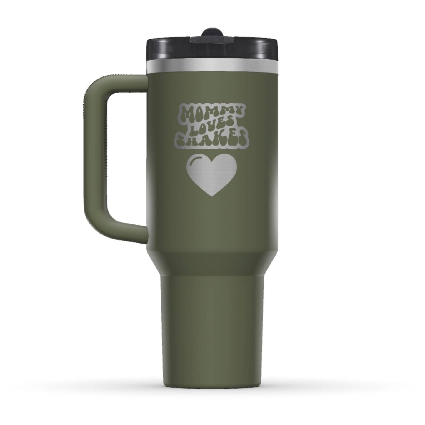 The back side of the newest Stanley 40oz Tumbler. The perfect gift for mom. The Color of the cup is Dried Pine, a dark shade of army green. It’s engraved with a typically 70s retro-style font, saying Mommy Loves Shakes. Under that text there is a nice big heart in the same retro style.
