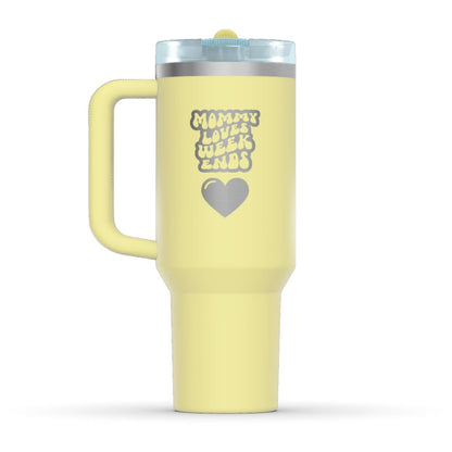 The back side of the newest Stanley 40oz Tumbler. The perfect gift for mom. The Color of the cup is Pomelo, a shade of fresh yellow. It’s engraved with a typically 70s retro-style font, saying Mommy Loves Weekends. Under that text there is a nice big heart in the same retro style.